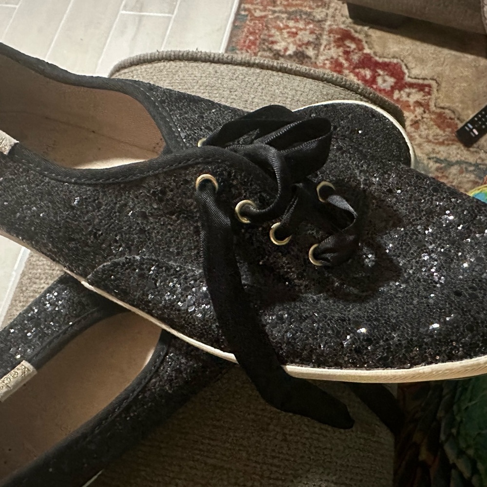 Sparkling black with lace straps